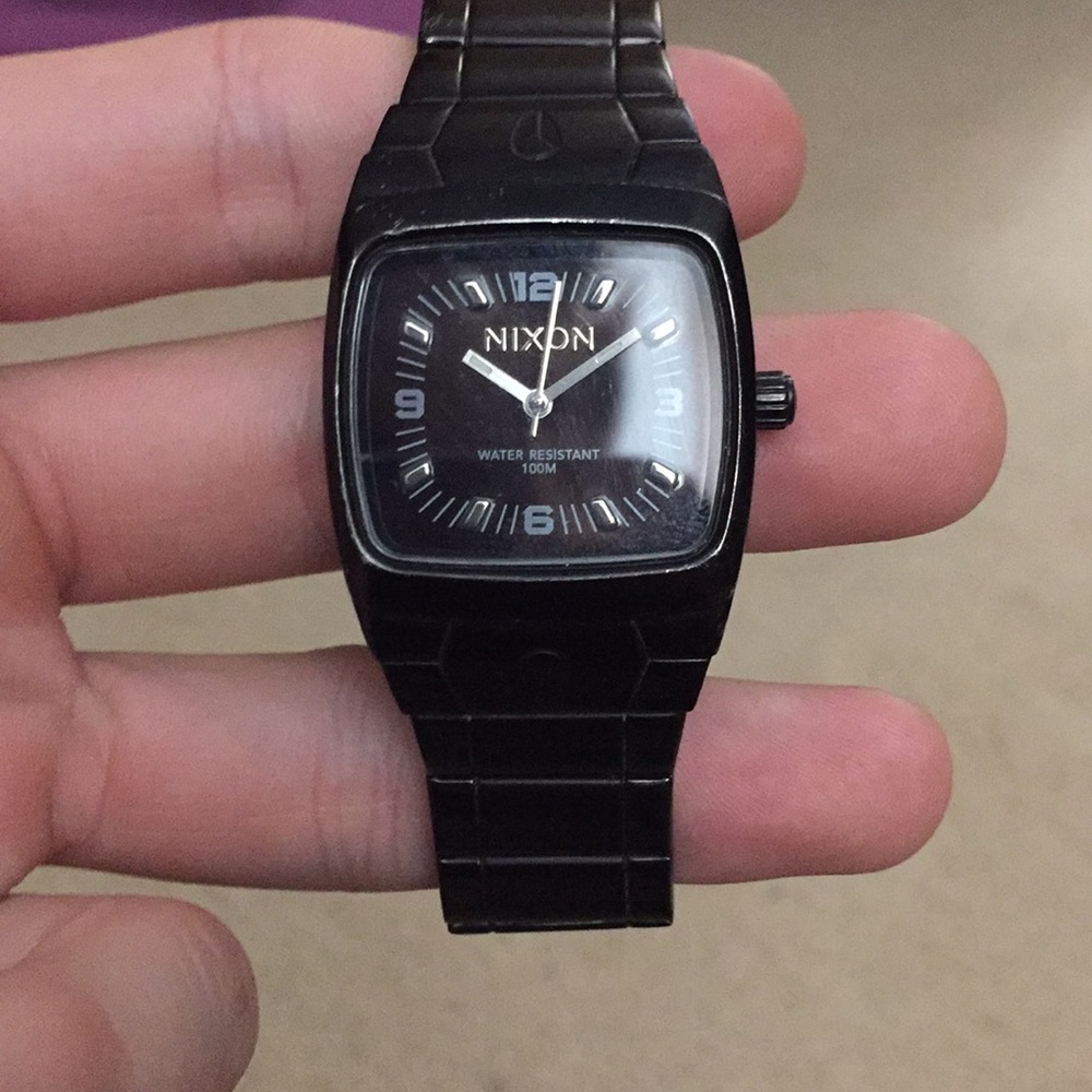 Nixon Watch, The Manual